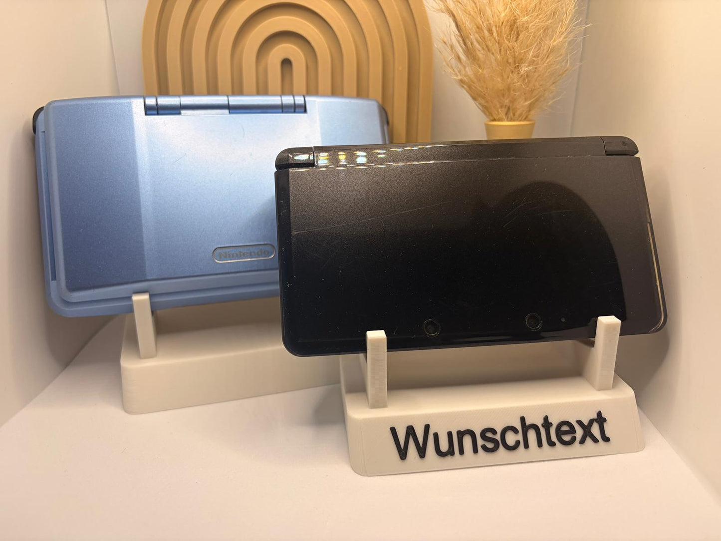 Ständer Halterung kompatibel mit Nintendo DS Serie, personalisiert mit Wunschtext, 3D-Druck Aufsteller passend für 3DS & 2DS XL Aufsteller