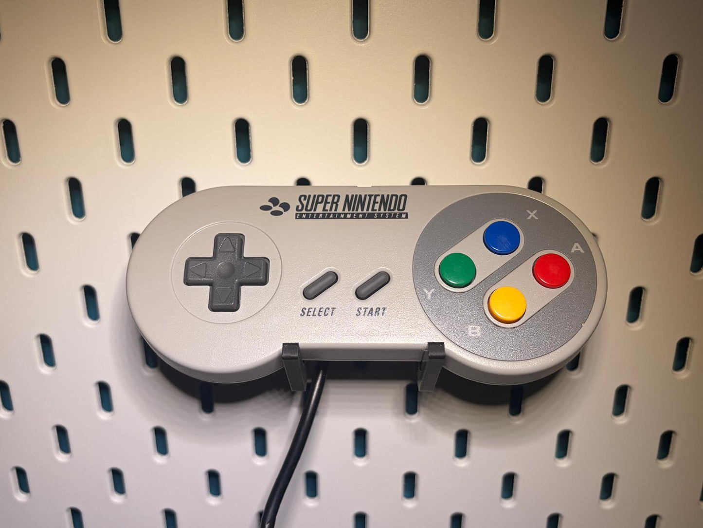 Controller Halterung kompatibel mit IKEA Skadis Lochwand | Universal für Controller der meisten Marken | Gaming Setup Zubehör & Organisation
