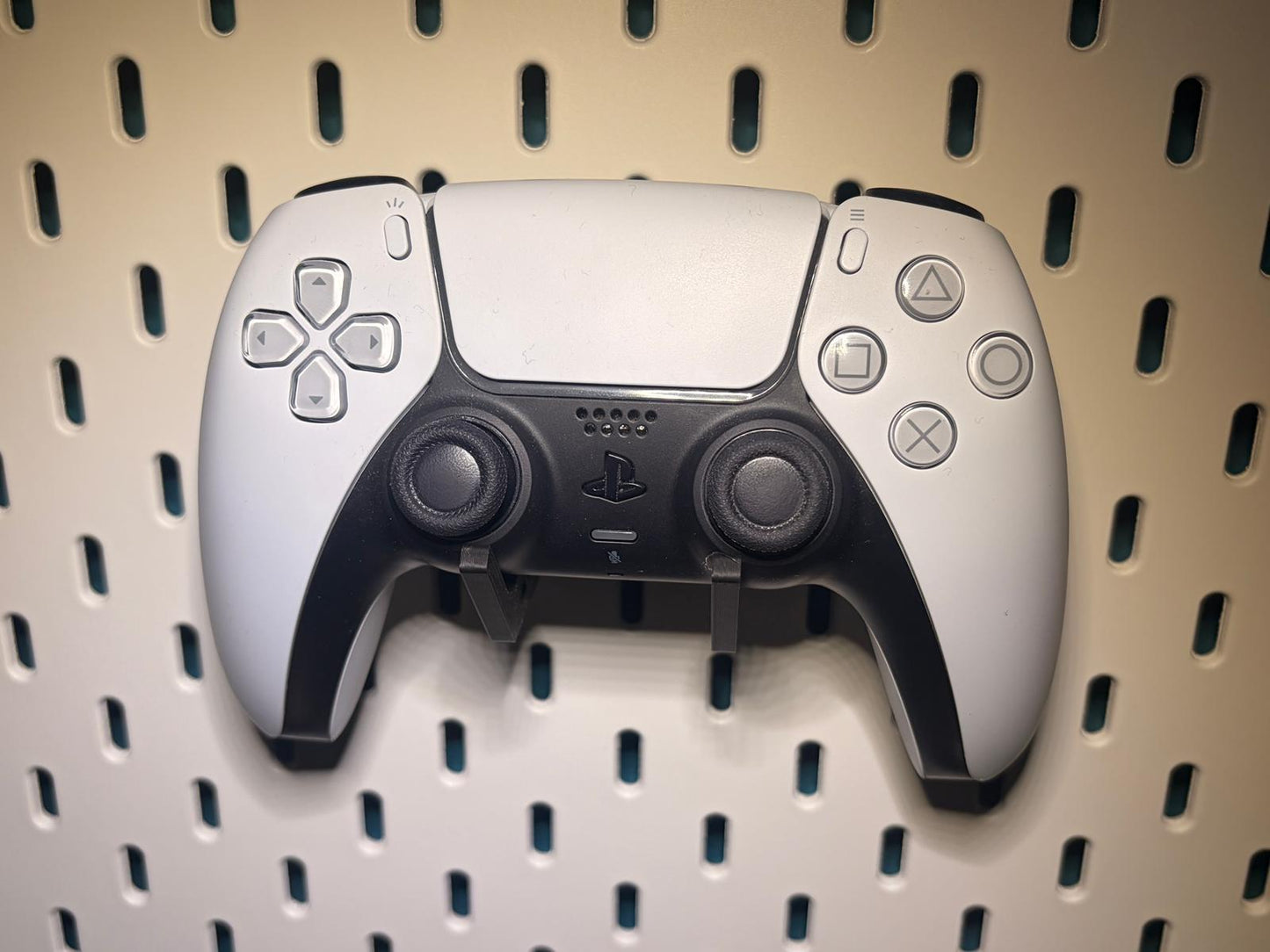 Controller Halterung kompatibel mit IKEA Skadis Lochwand | Universal für Controller der meisten Marken | Gaming Setup Zubehör & Organisation