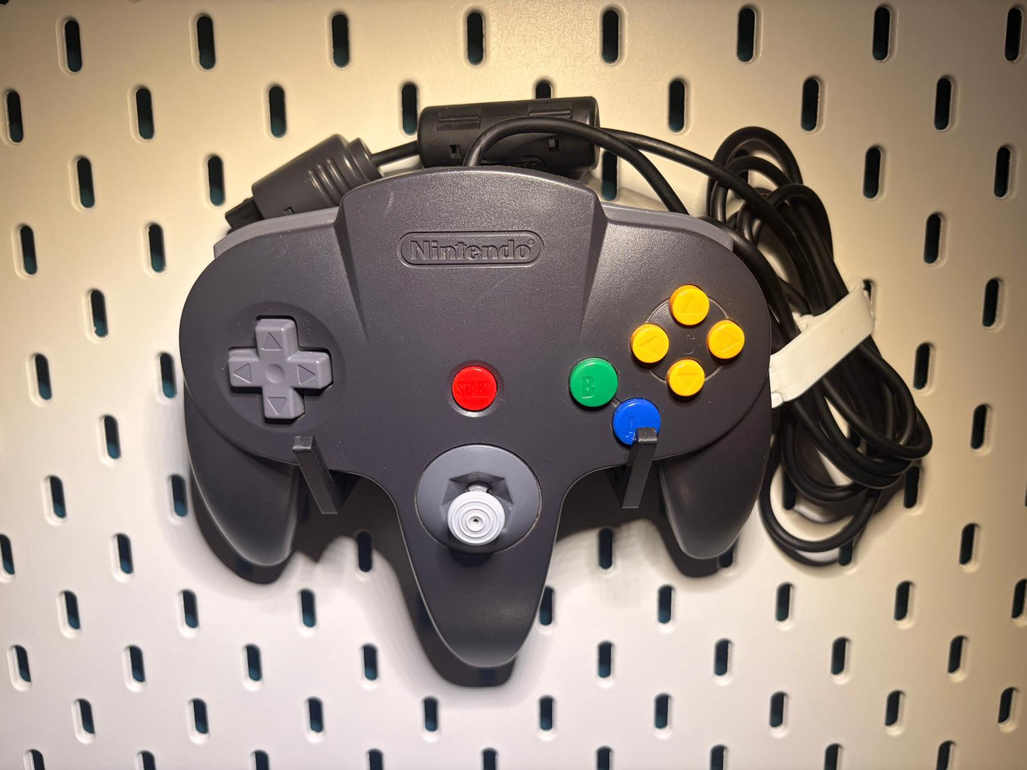 Controller Halterung kompatibel mit IKEA Skadis Lochwand | Universal für Controller der meisten Marken | Gaming Setup Zubehör & Organisation
