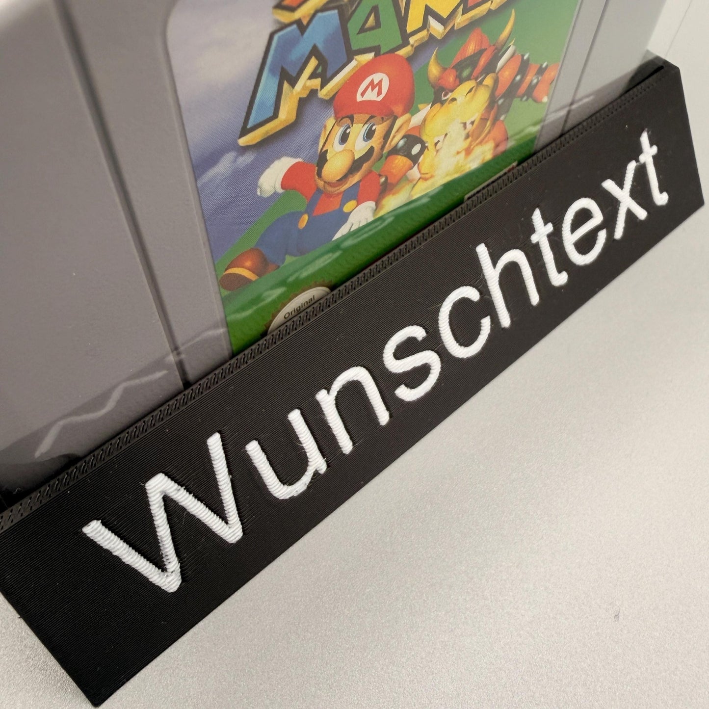 Ständer kompatibel mit N64 Spielen in 0,3mm Schutzhülle | Display Holder für Nintendo 64 Cartridges | Personalisiert & 3D-Druck