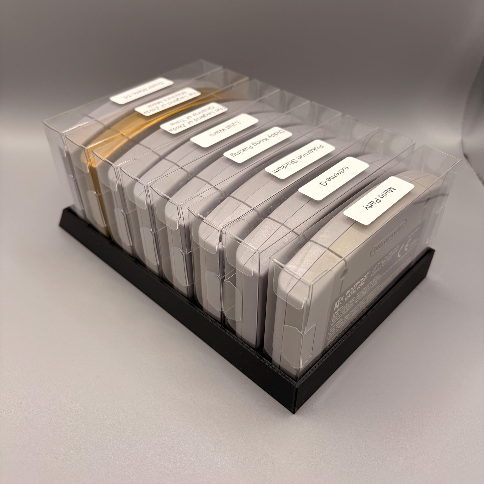 Ständer kompatibel mit N64 Spielen in 0,3mm Schutzhülle | Display Holder für Nintendo 64 Cartridges | Personalisiert & 3D-Druck