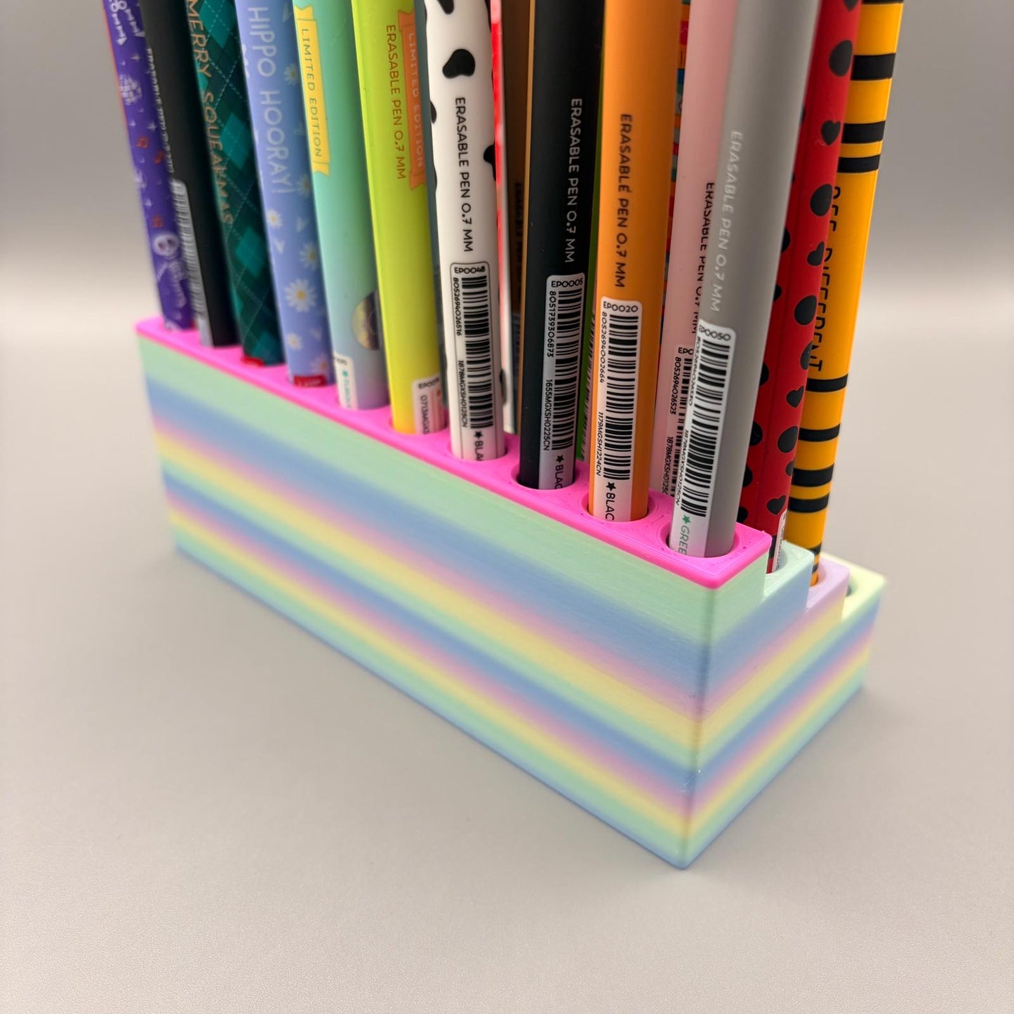 Sonderfarbe | platzsparender Stiftehalter kompatibel mit Legami Stifte | radierbare Legami Stifte | für 40 Stifte | Farbe Cake + Rosa