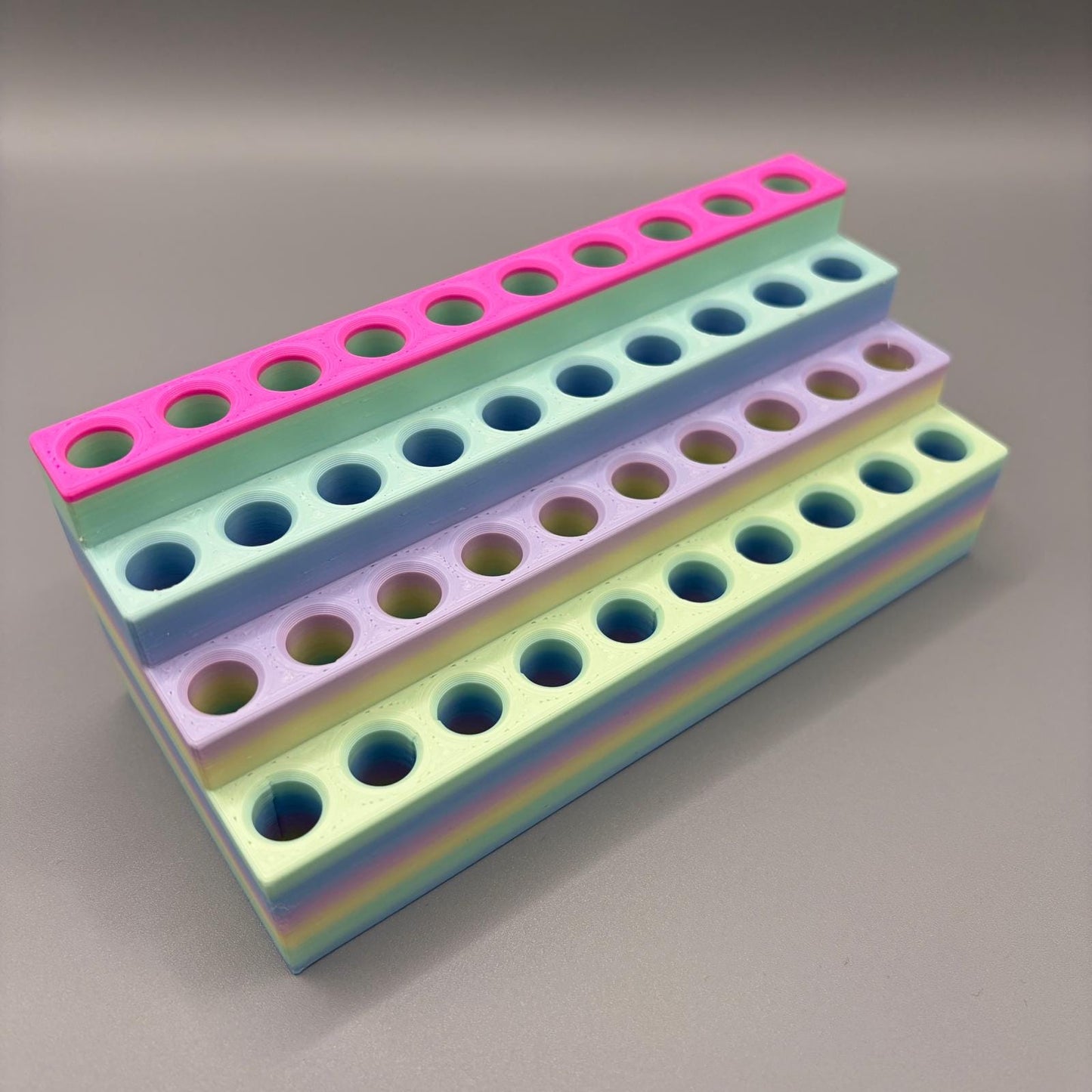 Sonderfarbe | platzsparender Stiftehalter kompatibel mit Legami Stifte | radierbare Legami Stifte | für 40 Stifte | Farbe Cake + Rosa