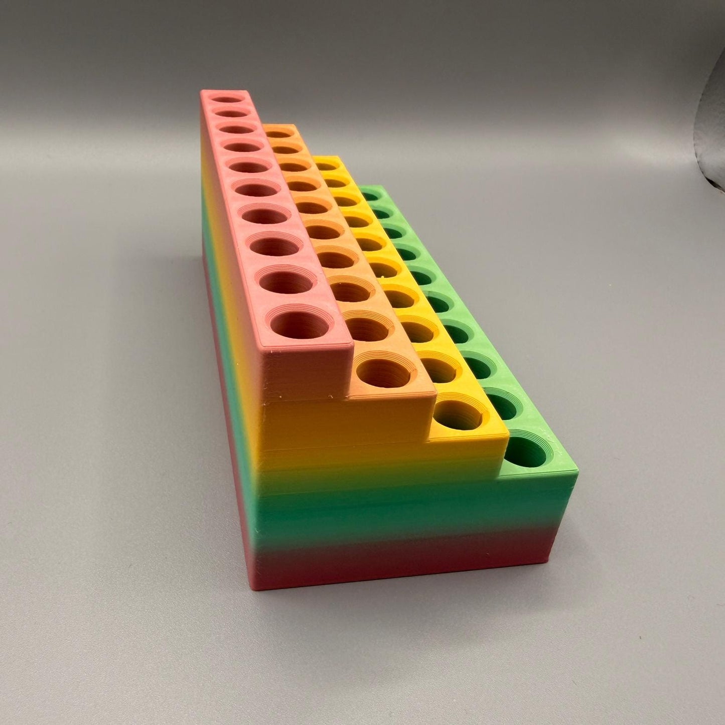 Sonderfarbe | platzsparender Stiftehalter kompatibel mit Legami Stifte | radierbare Legami Stifte | für 40 Stifte | Farbe Rainbow
