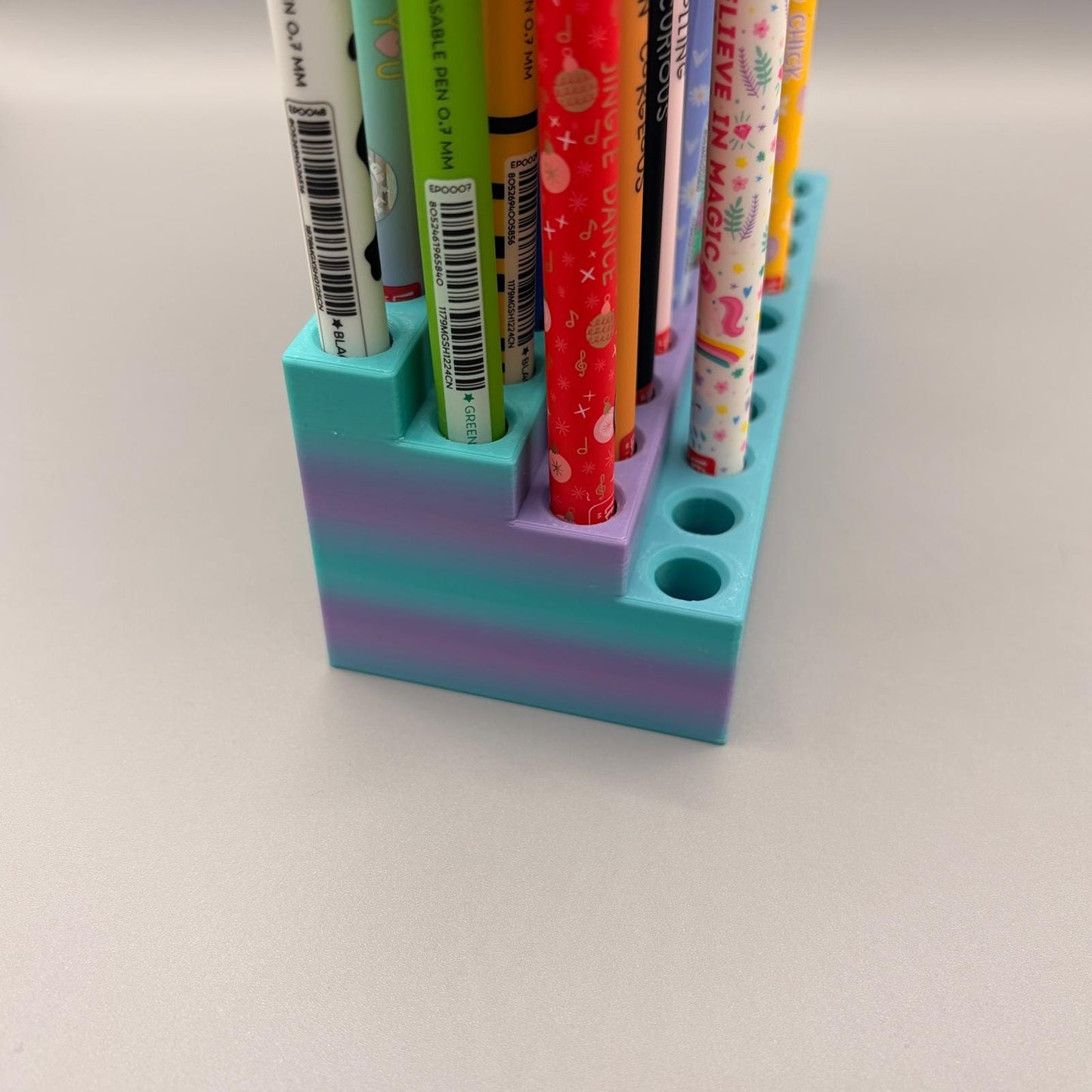 Sonderfarbe | platzsparender Stiftehalter kompatibel mit Legami Stifte | radierbare Legami Stifte | für 40 Stifte | Gradient Türkis Lila