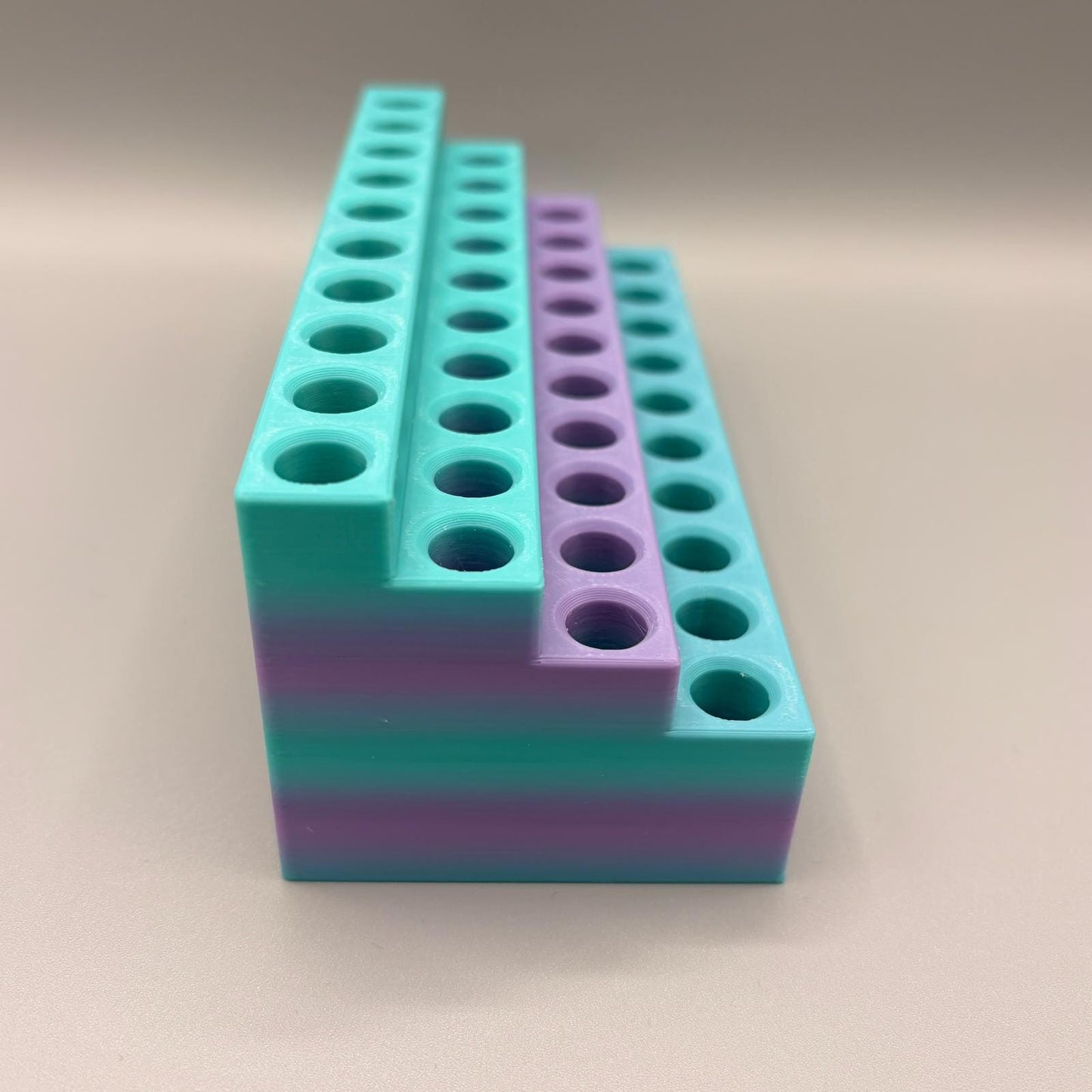 Sonderfarbe | platzsparender Stiftehalter kompatibel mit Legami Stifte | radierbare Legami Stifte | für 40 Stifte | Gradient Türkis Lila