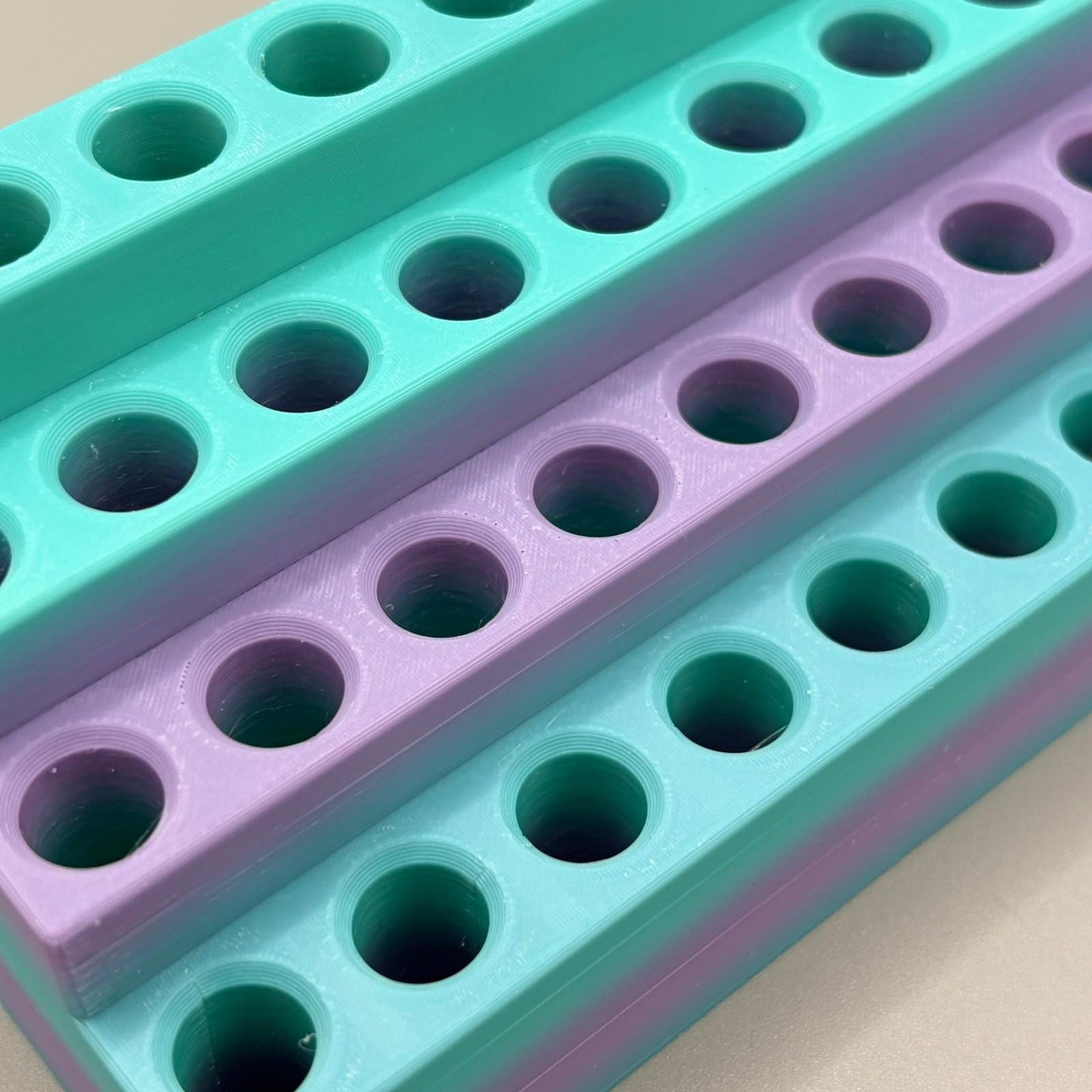 Sonderfarbe | platzsparender Stiftehalter kompatibel mit Legami Stifte | radierbare Legami Stifte | für 40 Stifte | Gradient Türkis Lila