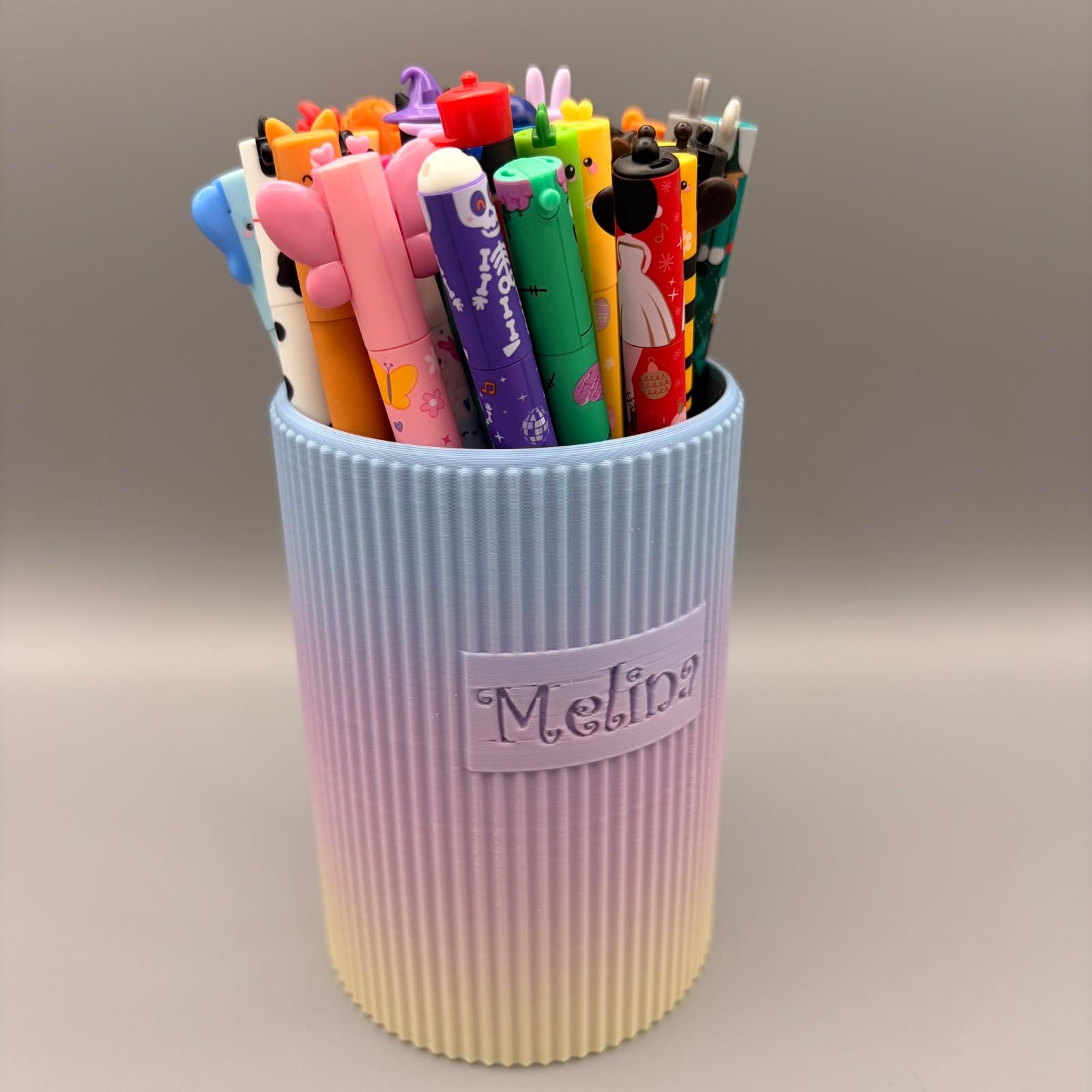 Stiftehalter grobe Rippen Pastell Regenbogen – Kompatibel mit Legami – Personalisierter Stiftebecher 3D Druck – Schreibtisch Organizer