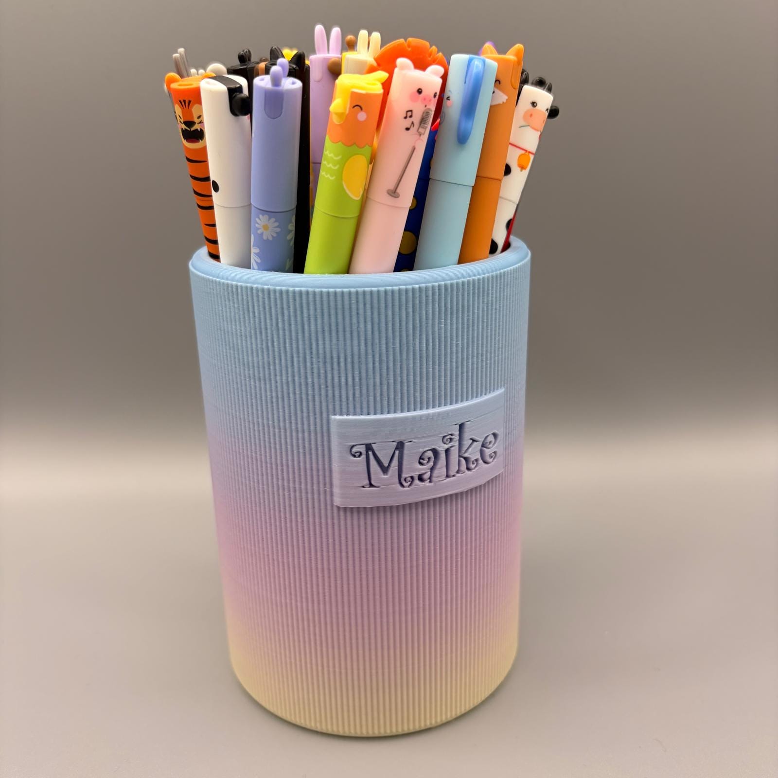 Stiftehalter Feinripp Pastell Regenbogen – Kompatibel mit Legami – Personalisierter Stiftebecher 3D Druck – Schreibtisch Organizer