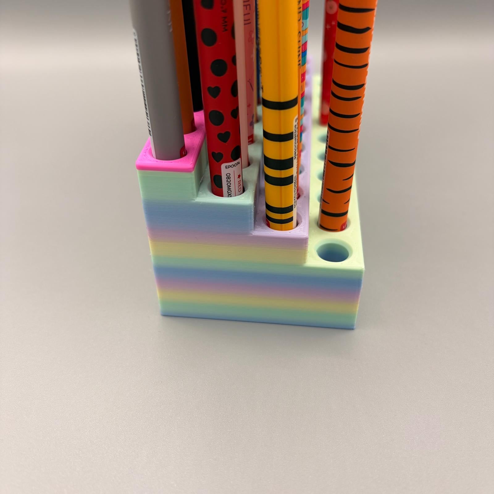 Sonderfarbe | platzsparender Stiftehalter kompatibel mit Legami Stifte | radierbare Legami Stifte | für 40 Stifte | Farbe Cake + Rosa
