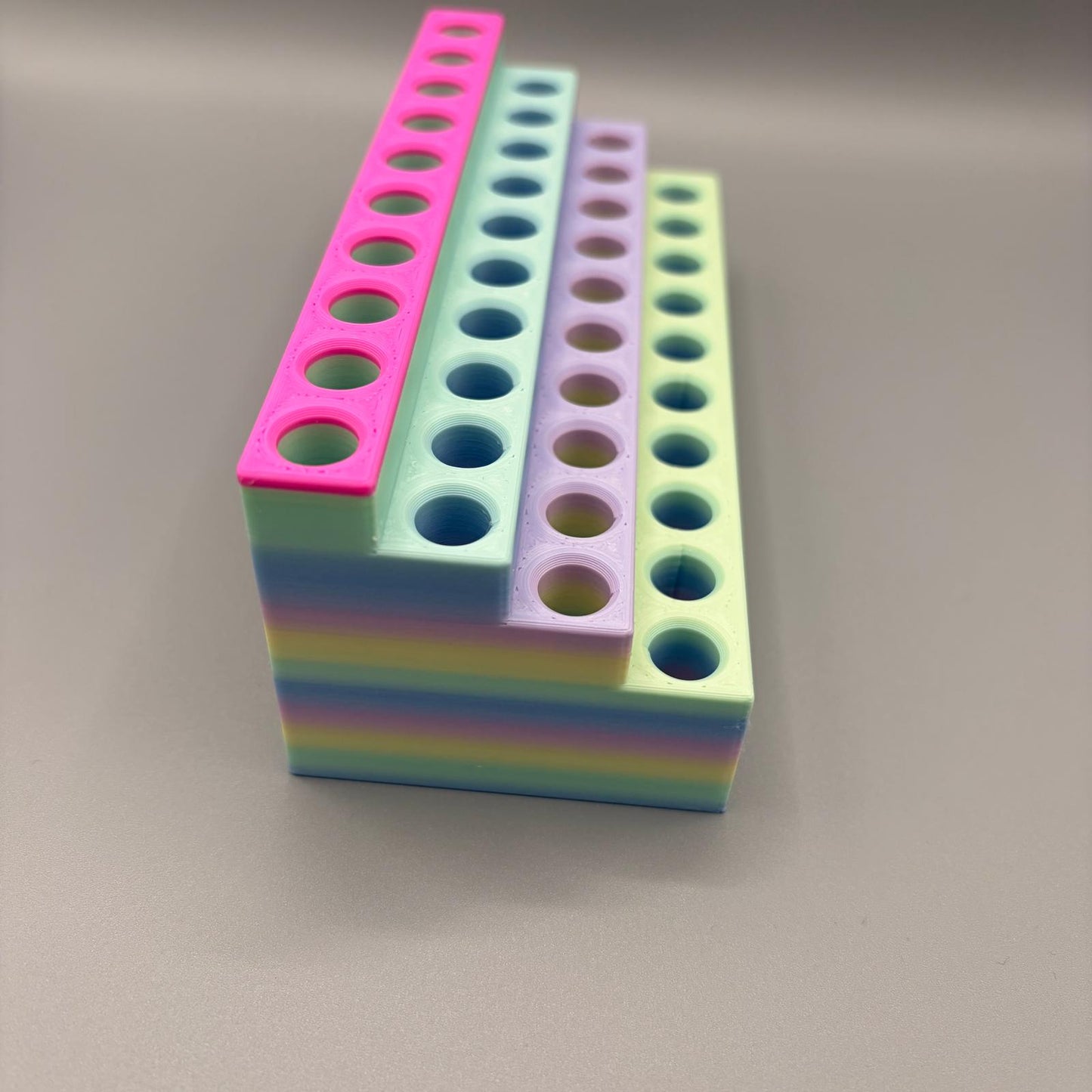 Sonderfarbe | platzsparender Stiftehalter kompatibel mit Legami Stifte | radierbare Legami Stifte | für 40 Stifte | Farbe Cake + Rosa