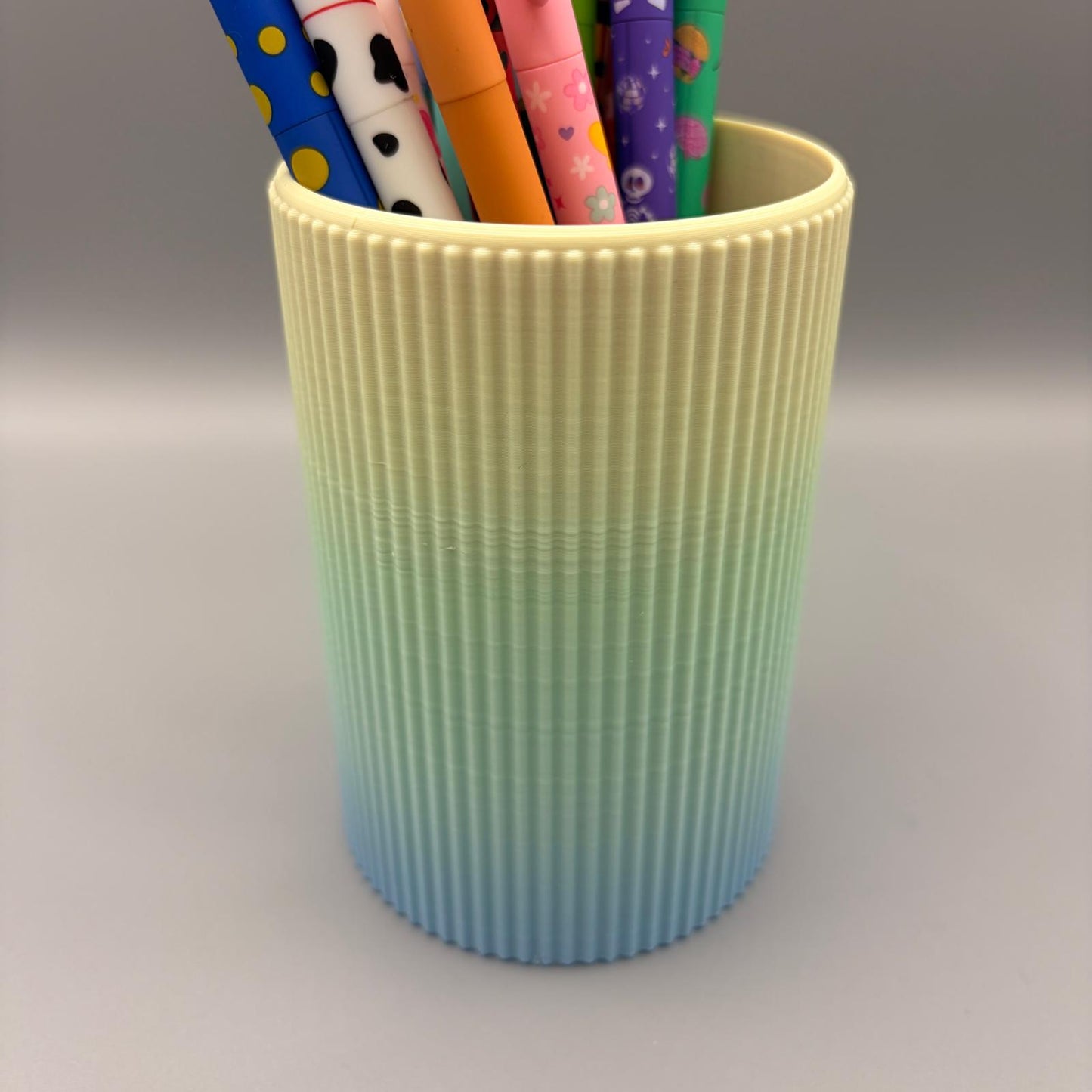 Stiftehalter grobe Rippen Pastell Regenbogen – Kompatibel mit Legami – Personalisierter Stiftebecher 3D Druck – Schreibtisch Organizer
