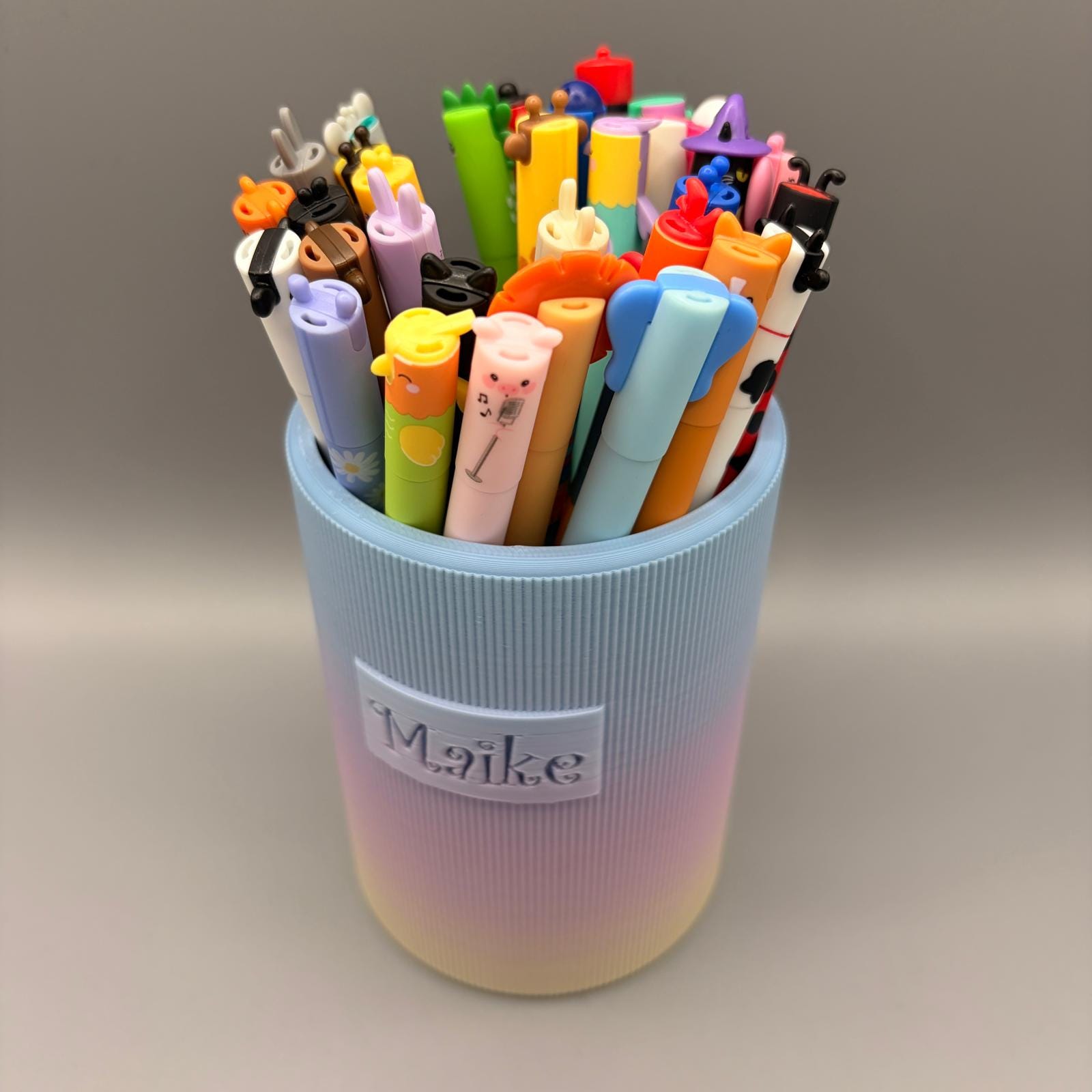 Stiftehalter Feinripp Pastell Regenbogen – Kompatibel mit Legami – Personalisierter Stiftebecher 3D Druck – Schreibtisch Organizer