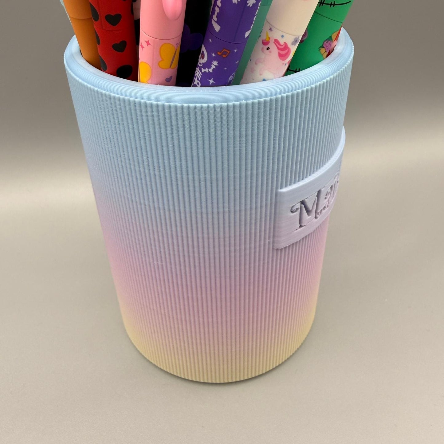 Stiftehalter Feinripp Pastell Regenbogen – Kompatibel mit Legami – Personalisierter Stiftebecher 3D Druck – Schreibtisch Organizer